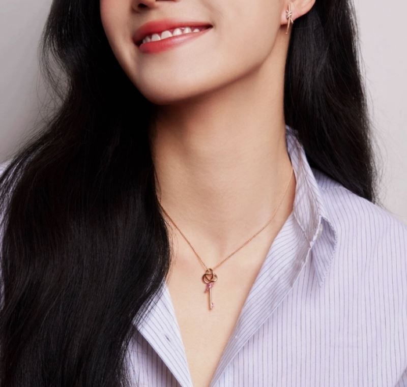 T*f*ny necklaces
